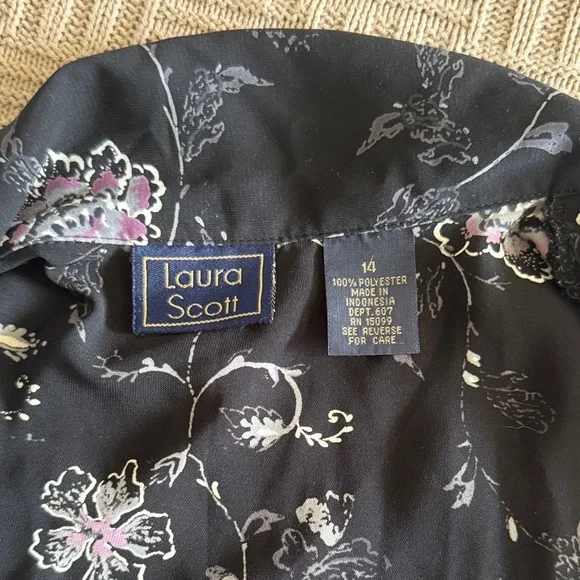 Laura Scott Black Button-Up Shirt with Lavender Floral Print - Picture 5 of 8
